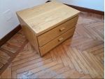 letto singolo con comodino