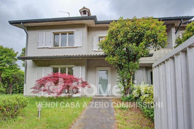 Villa di 350 m² con più di 5 locali e box auto doppio in vendita a Gorle