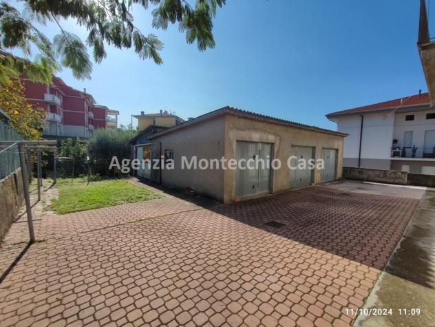 Casa singola con due appartamenti, mansarda, tre garage e scoperto esclusivo. - Foto 3