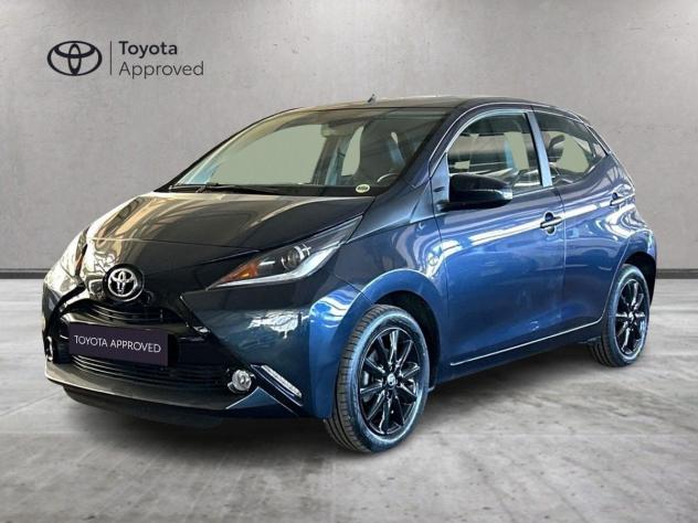 Toyota Aygo 1.0 VVT-i x-play TSS + CERCHI IN LEGA