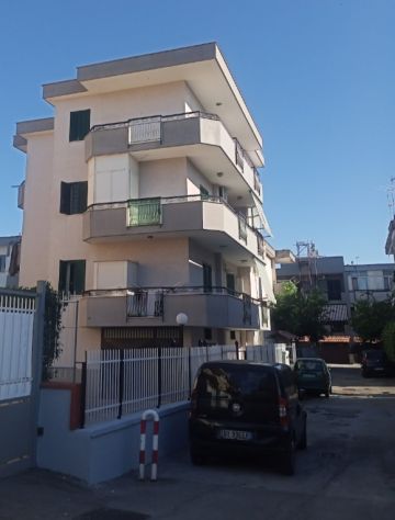Affittasi posti moto coperti in cortile chiuso - Foto 2