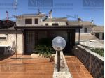 Villa a schiera bilivelli con giardino