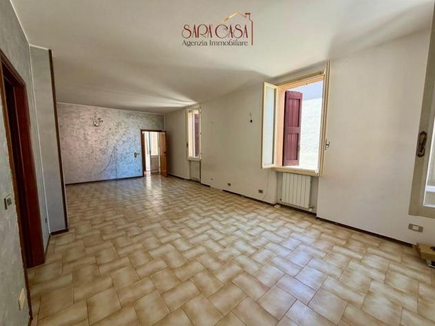Appartamento disposto su due livelli in posizione centrale - Foto 4