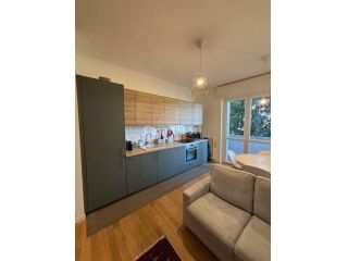 Disponibile da subito: trilocale con terrazzo e 4 posti letto