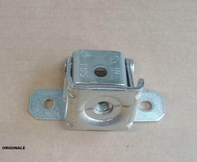 CERNIERA PORTELLO POST. SX ORIGINALE 46810689 Carrozzeria  Lamierati esterni  Portello  Cerniera porte FIAT - DOBLO - 2001  2005, FIAT - DOBLO - 2005