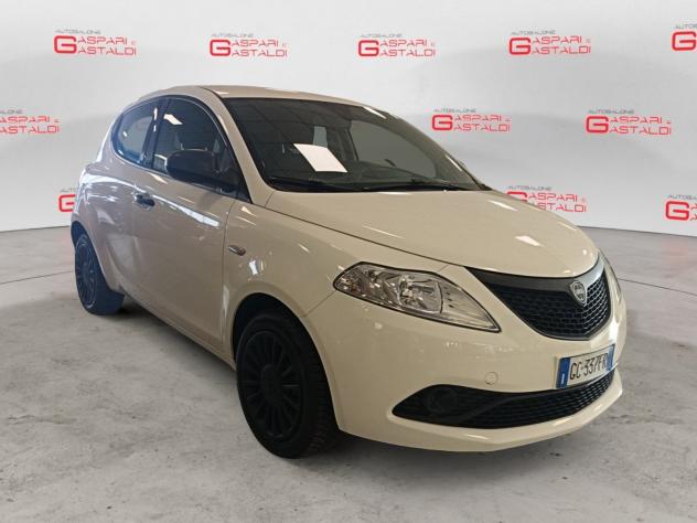 Lancia Ypsilon 1.0 70cv Firefly Hybrid S&S Silver - Foto 2