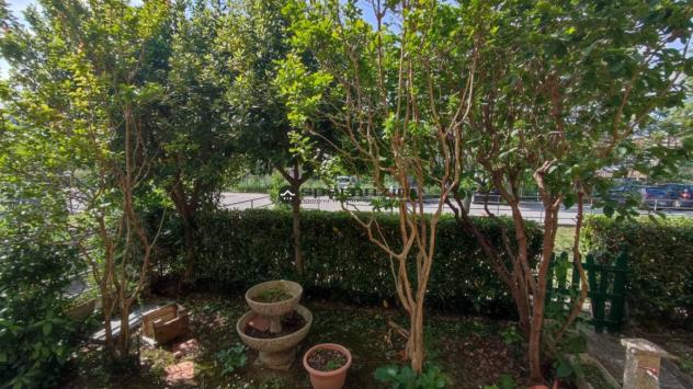Fossombrone proponiamo in vendita in una zona residenziale e tranquilla, appartamento al piano terra di circa 80 mq scoperto esclusivo.
l'appartamento - Foto 3