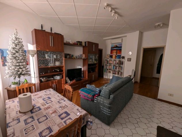 SINGOLA ZONA LORETO-CENTRALE-CAIAZZO 600€ - SPESE INCLUSE