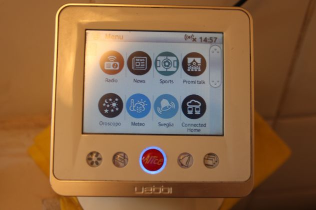 Hubster Uebbi webby U&B WiFi Ethernet sveglia meteo temperatura radio modded