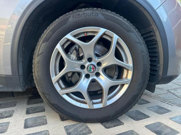 Alfa Romeo Stelvio 2.2 Turbodiesel 210 CV AT8 Q4 Executive - Foto 8