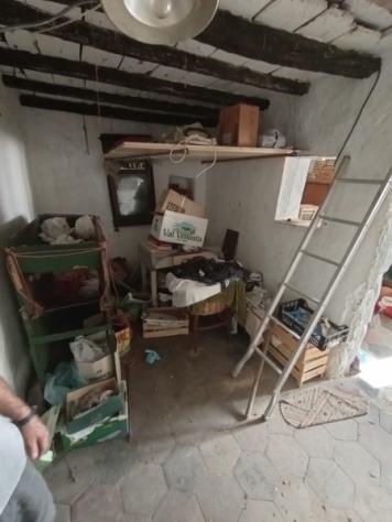VENDESI A VILLA FARALDI RUSTICO DI 50MQ E CANTINE SOTTOSTANTI - Foto 2