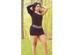 Offresi modella per shooting Glamour , abito da sera , elegante