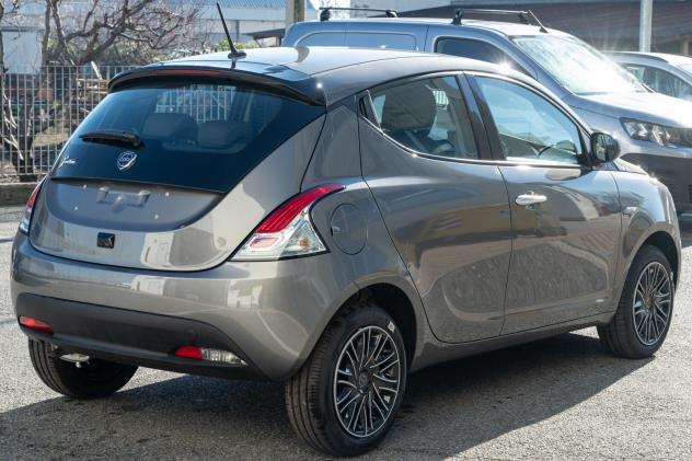 Lancia Ypsilon 1.2 69 CV 5 porte GPL Silver - Foto 4