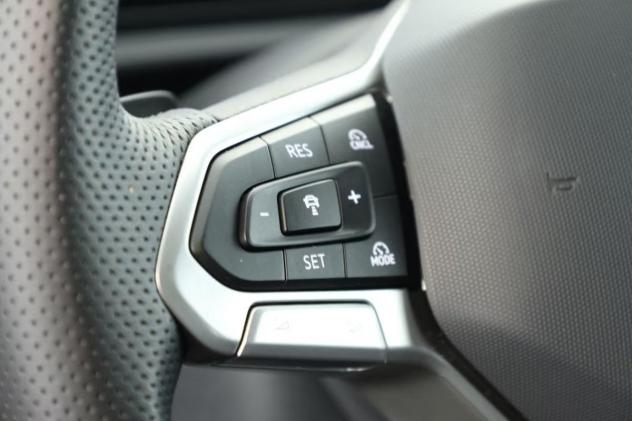 Volkswagen Tiguan 2.0 TDI 142KW SCR R-Line DSG 4MOTION MATRIX TETTO CAMERA KEYLESS - Foto 9