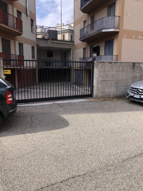 affitto garage vicino stazione e Policlinico - Foto 2