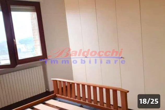 ZONA SEMICENTRALE - APPARTAMENTO TRILOCALE CON TERRAZZO E GARAGE - Foto 8