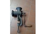 Trita Carne Macina Carne in Ghisa Vintage Tre Spade