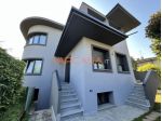 VILLA SINGOLA CON 2 APPARTAMENTI INDIPENDENTI