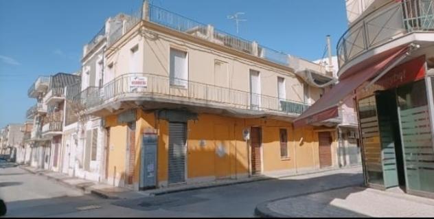 Floridia,stabile indipendente con esercizio commerciale e laboratorio
