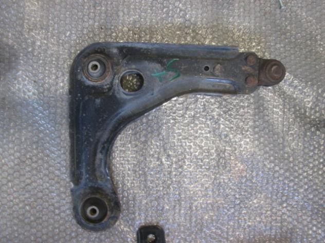 1063988 BRACCIO OSCILLANTE ANTERIORE SINISTRO FORD KA 1.3 B 44KW 5M 3P (1997) RICAMBIO USATO