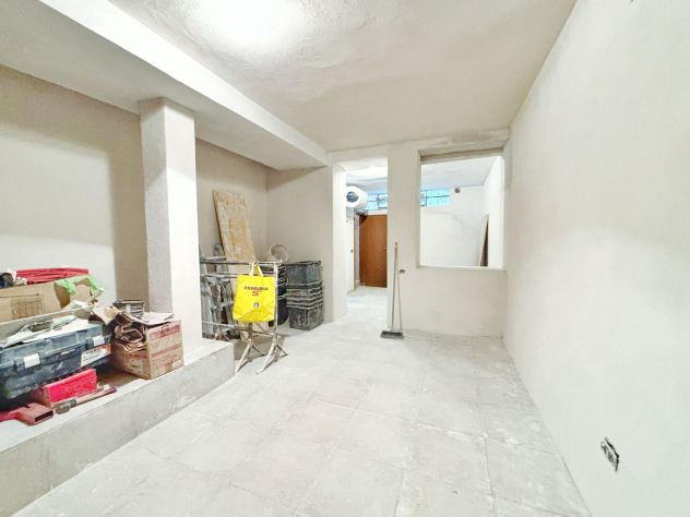 Magazzino C/2 ristrutturato con bagno – a DERGANO - Foto 4