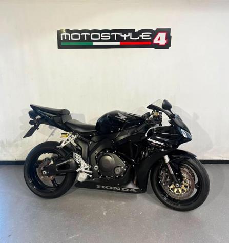HONDA CBR 1000 RR FIREBLADE