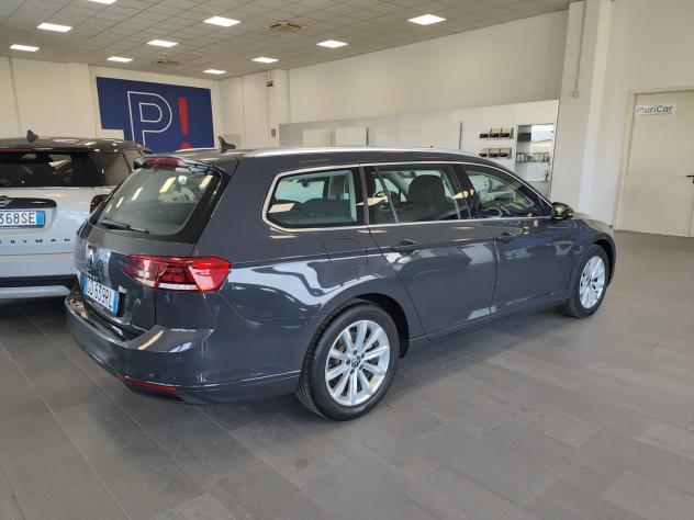 Volkswagen Passat Variant 2.0 TDI DSG Navi Adaptive Cruise FariLED - Foto 8