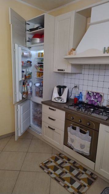 Cucina e tavolo con sedie - Foto 8