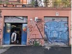 Negozio con due vetrine su strada ad ampio passaggio