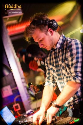 Dj per feste, compleanni, matrimoni, capodanno, aperitivi, serate.