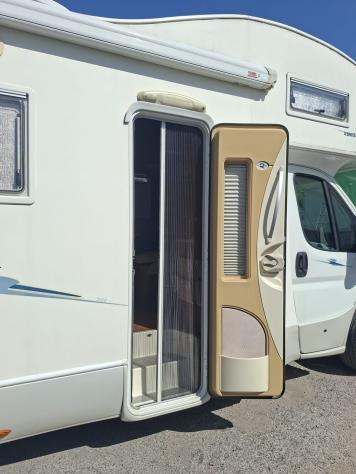 CAMPER RIMOR FORD MANSARDATO 6 POSTI DINETTE GARAGE LETTO MATRIMONIALE FOTOVOLTAICO CLIMATIZZATORE CAMPEGGIO USATI GENERALI 1750 - Foto 4