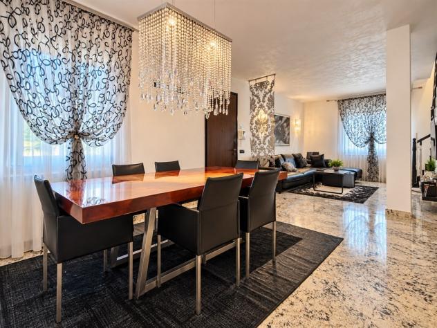 Villa bifamiliare 5 locali - Rif. 2519