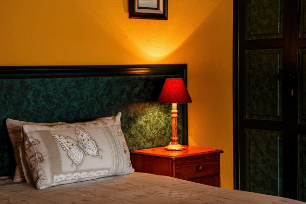 Hotel con ristorante e tabacchi fronte strada