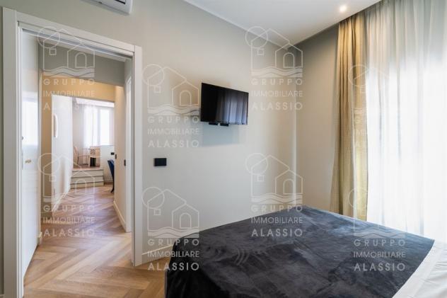 Attico fronte mare con terrazzo, solarium e posto auto – affitto annuale - Foto 11