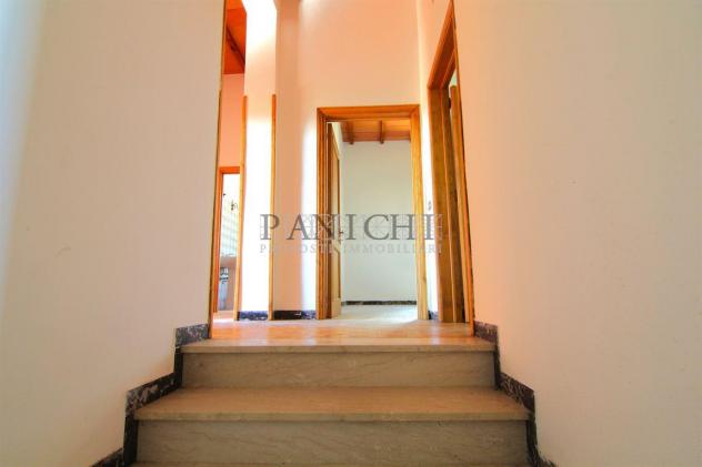Porzione di casolare con ampio garage, resede e oliveto - Foto 10