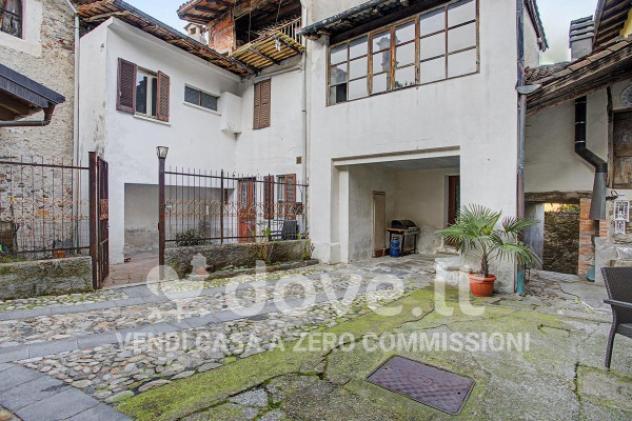 Rustico / Casale di 219 m² con 3 locali in vendita a Brissago-Valtravaglia