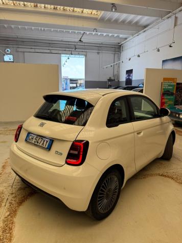 Fiat 500 500e Berlina 42 kWh Icon - Foto 4