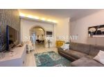 Palazzetto indipendente su tre livelli con terrazze e cortile
