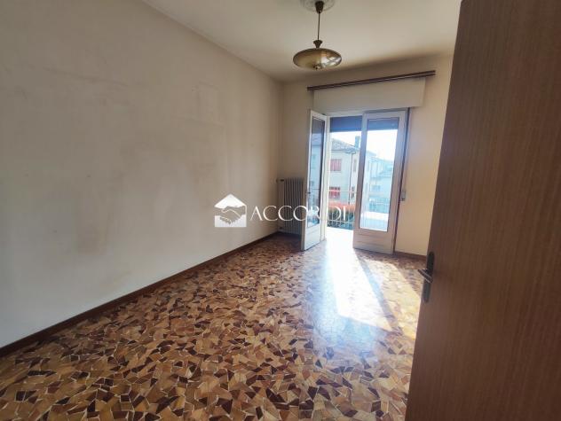 CASA INDIPENDENTE di 6 vani e di 300 mq (VITTORIO VENETO) rif. SM60 - Foto 12