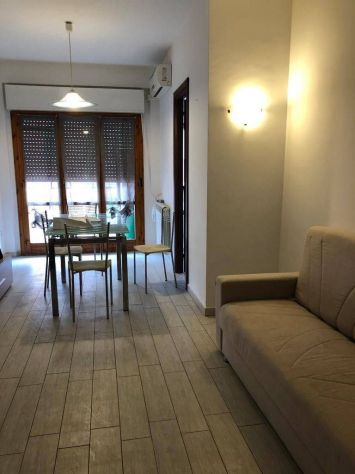 TIBURTINA-REBIBBIA BILOCALE ARREDATO CON BALCONE E POSTO AUTO