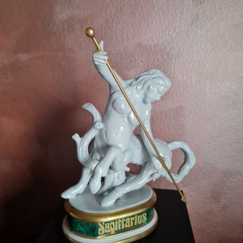 Figurina Porcellana Mangani vintage ' SAGITTARIUS '.