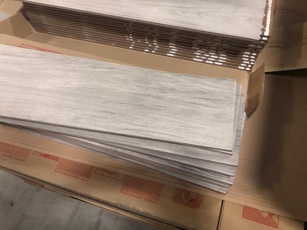 Stock di Pavimento per interni di 500 mq completamente imballato - Foto 2