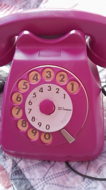 Elettricista che sappia rinnovare i fili interni telefono a disco