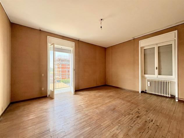 CONCOREZZO – APPARTAMENTO AMPIA METRATURA CON TRIPLA ESPOSIZIONE E GRANDI POTENZIALITÀ - Foto 10