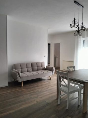 Ampio quadrilocale per brevi e lunghi periodi (nuovo e arredato) - Foto 3
