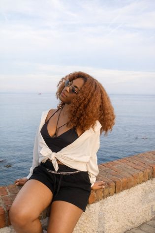Cerco lavoro come colf  babysitter  assistenza domestica  Genova
