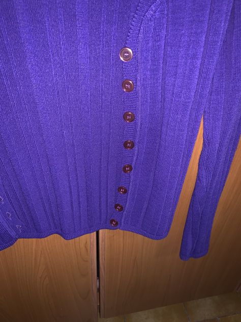 UN MAGLIONCINO CORTO/CARDIGAN VINTAGE MA È COME NUOVO,DA DONNA,VIOLA,TAGLIA M IT - Foto 4