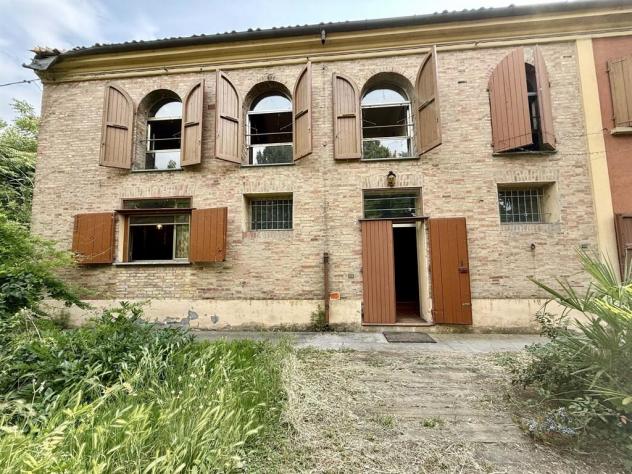 La bifamiliare col boschetto: un angolo di natura e spazio ad Alfonsine