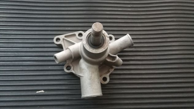 POMPA ACQUA PEUGEOT 204-304-305 GGT PA00992/PA00989