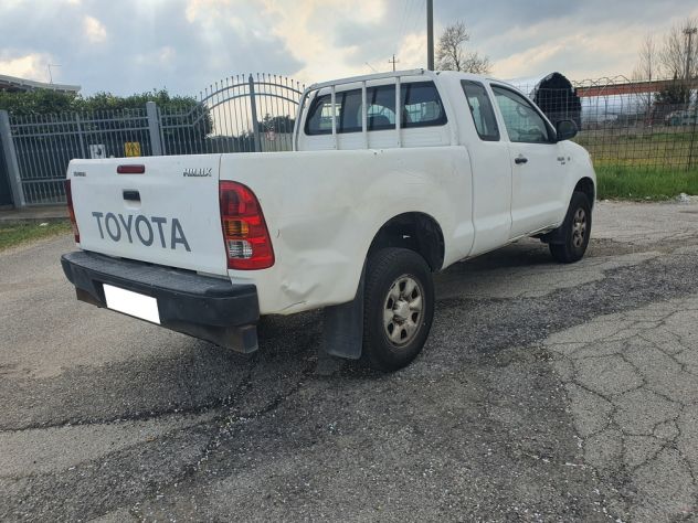 Toyota Hilux 2.5 D-4D 4WD 4posti Extra Cab DLX - Foto 6